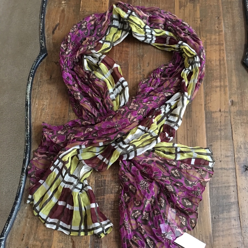 Patterned neck scarf